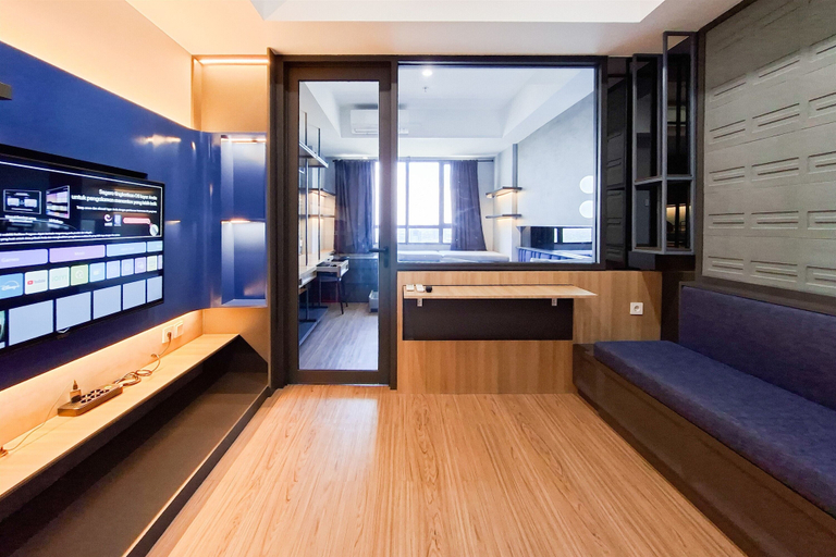 Living room, Bright And Cozy 1Br At Collins Boulevard Apartment, Tangerang