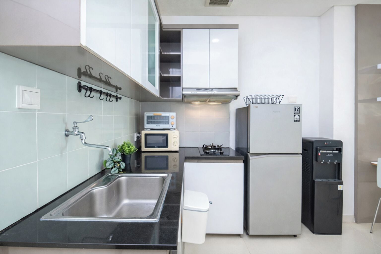 Private kitchen 3, Spacious And Contemporary 2Br Apartment Green Bay Condominium, Jakarta Utara