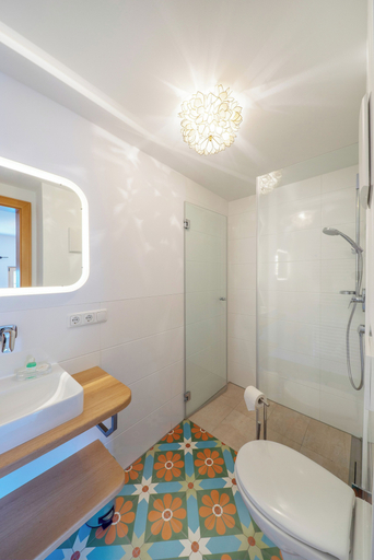 Bathroom 4, Ziegleder Hotel und Beautyfarm, Miesbach