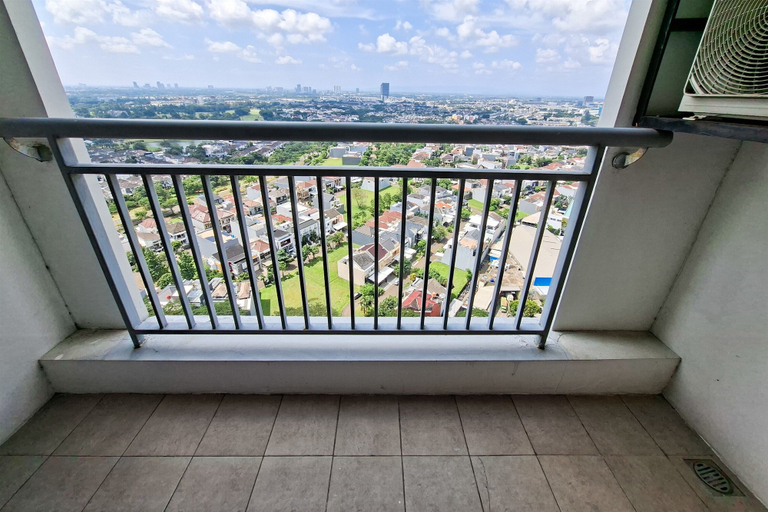 Balcony, Neat And Strategic 1Br Apartment At M-Town Signature, Tangerang