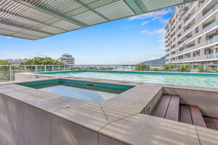 Sport & Beauty 2, Two BR Stylish Getaway@Harbour Lights Cairns Sleep, Cairns