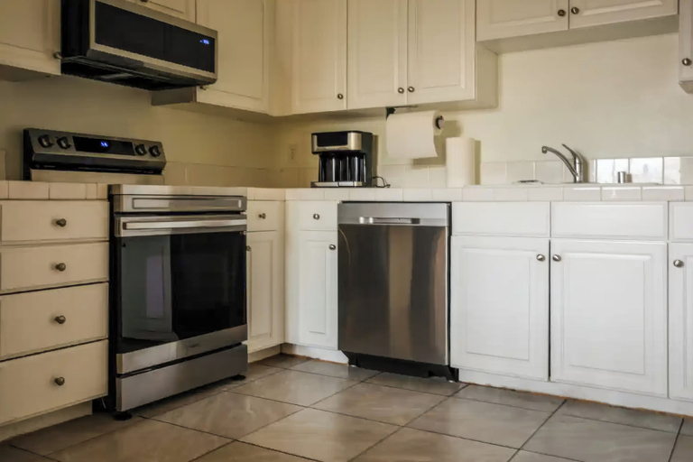 Private kitchen 3, Escondido Urban Stay - 2BR Apartment, San Diego