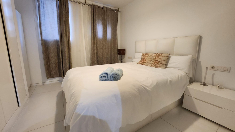 Room 3, Ibiza - Apartment - Sleeps 4 - Parking - Pool, Baleares