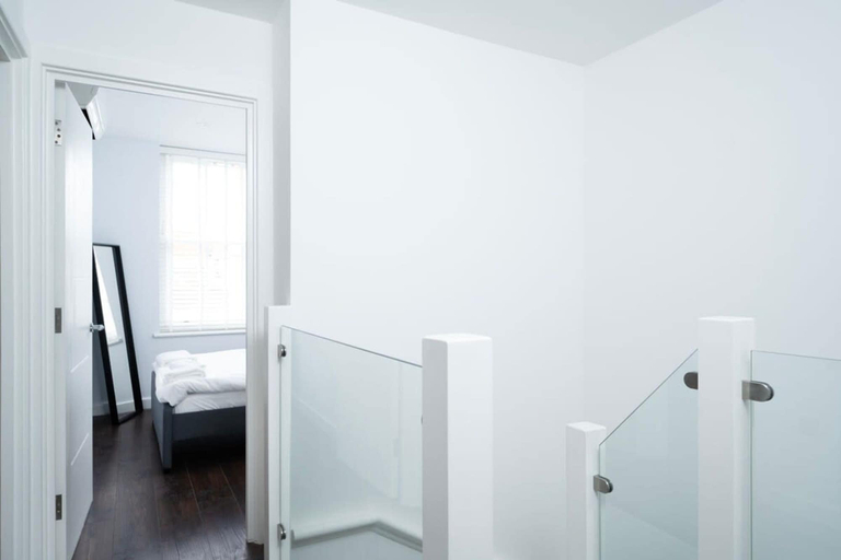 Room 5, Chic 3-bedroom Apartment in Soho, London