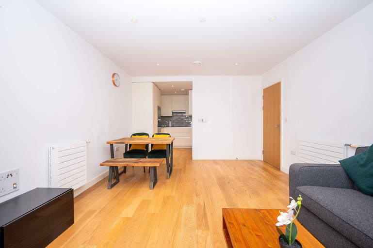 Room 2, Modern Flat in Canning Town, London