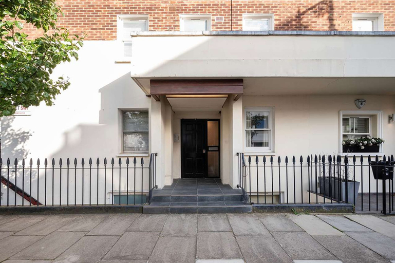 Room 2, Compact Studio in Vibrant Pimlico, London