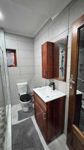 Bathroom 5, Raintree Hotel