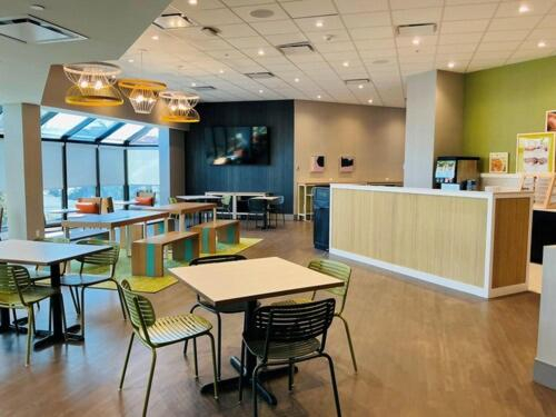Others 5, Spark by Hilton Montreal Brossard, Champlain