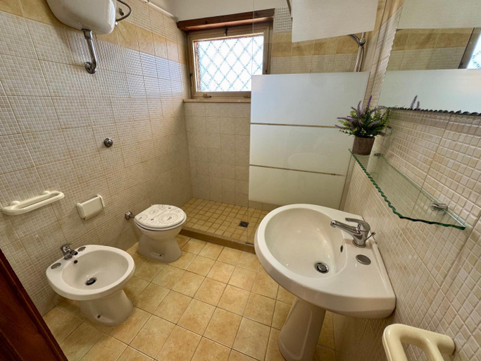 Bathroom 3, AgriFamily Village, Brindisi