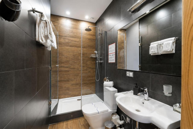 Bathroom 3, Poet Art Hotel, Odes'ka