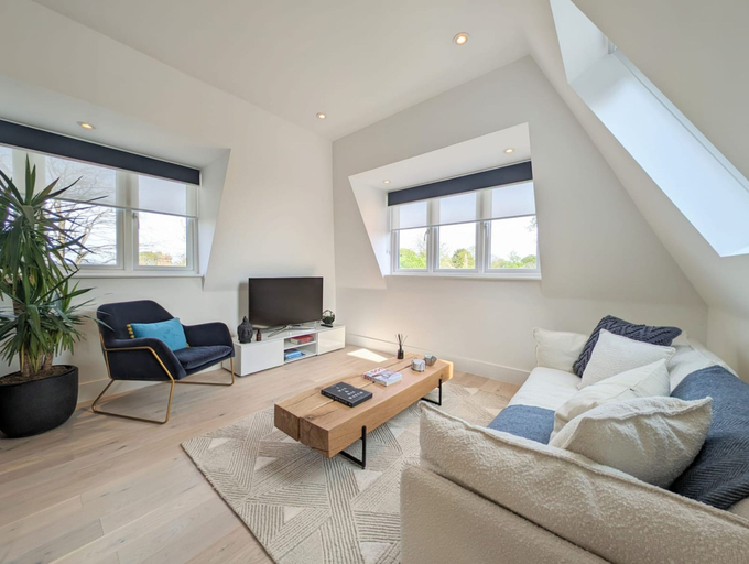 Room 3, Modern Apartment in Moss Hall Court, London