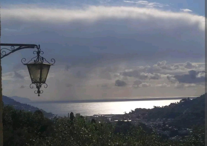 3, A yurt among olive trees and the sea, Genova