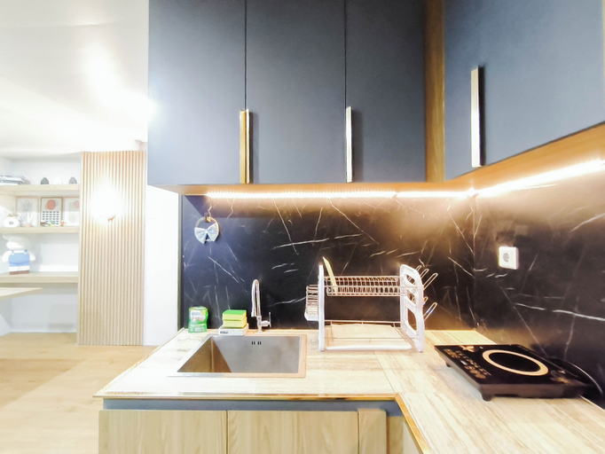 Private kitchen 3, Cozy 2Br Apartment Grand Asia Afrika, Bandung