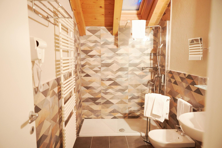 Bathroom 4, Caprice, Interlaken