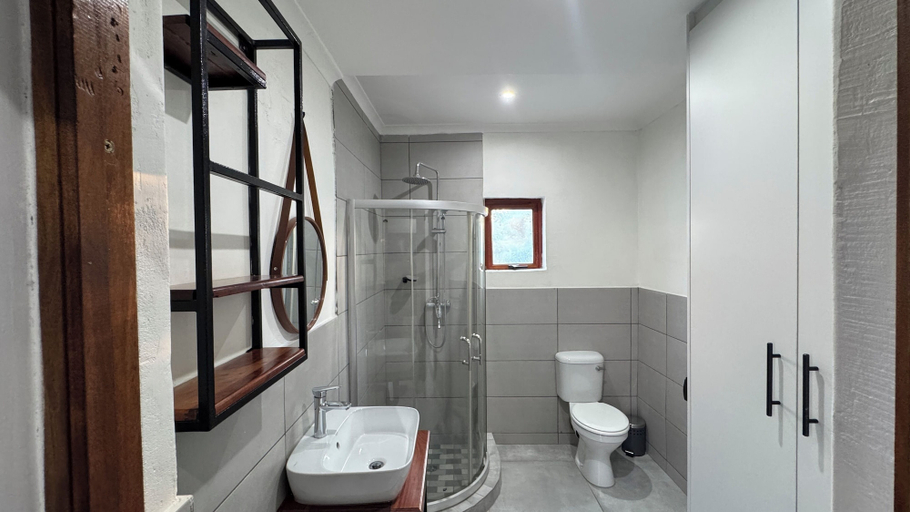Bathroom 3, Raintree Hotel