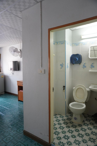 Bathroom 4, Baanchang Guesthouse, Hua Hin