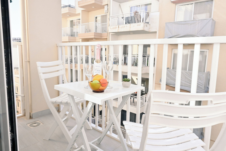 Outdoor dining 5, Camelia Seaview 1 Bd Apart In St Paul Bay, Saint Paul's Bay