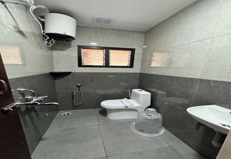 Bathroom 5, Nandha Grande Elite, Tiruppur