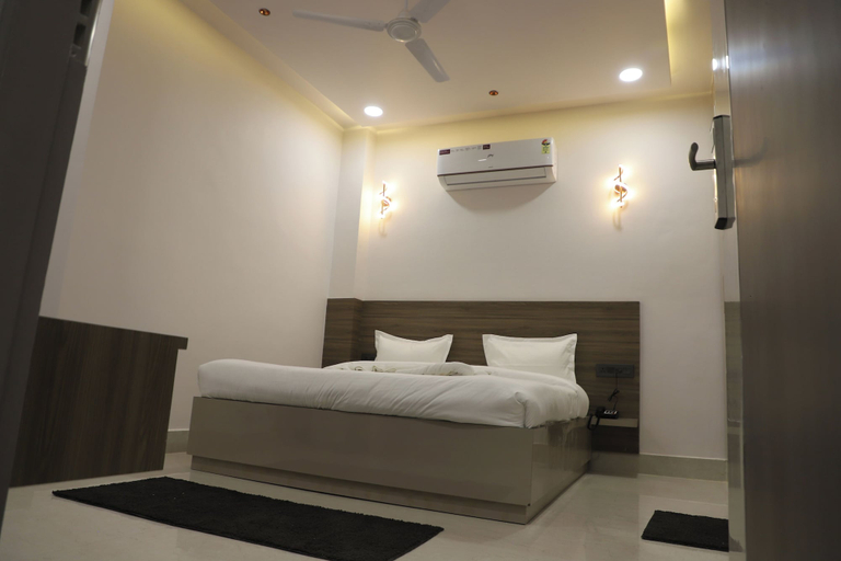 Room 2, Hotel The 9s, Sirsa