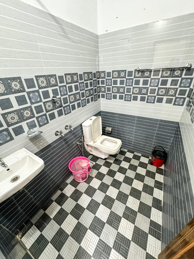 Bathroom 1, Blue Lake, Idukki