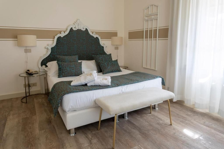 Bedroom 2, Hotel Olimpia, Lucca