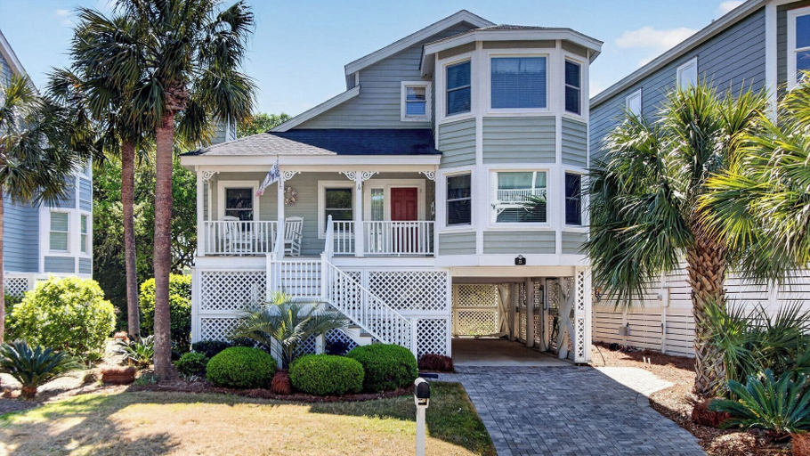 Exterior & Views