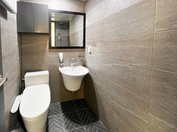 Bathroom 3, Over The Mountain, Gapyeong