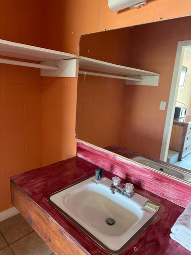 Bathroom 4, Budget Motel, Dillon