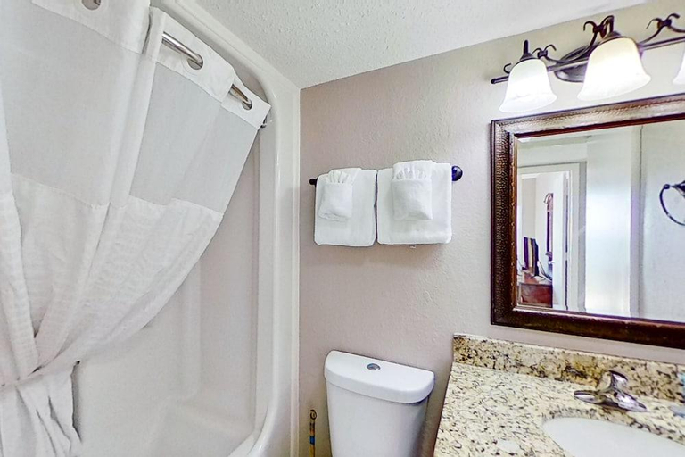 Bathroom 4, The Patricia Grand, Horry