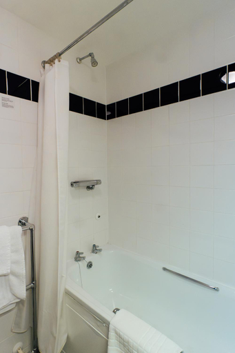 Bathroom 3, St James Hotel, Lincolnshire