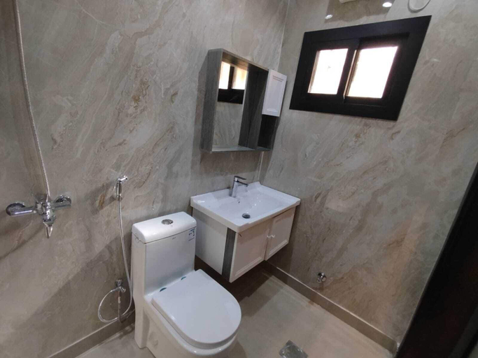 Bathroom 5, Avenor Apartments J2 – Studio with Self Check-in & Private Entrance | Al Hamdaniyah