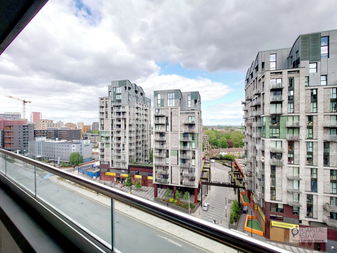 Property grounds 3, Deluxe Serviced Three Bedroom Apartment, London