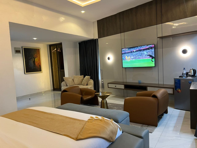 Room 2, Emilton Hotel, Mushin