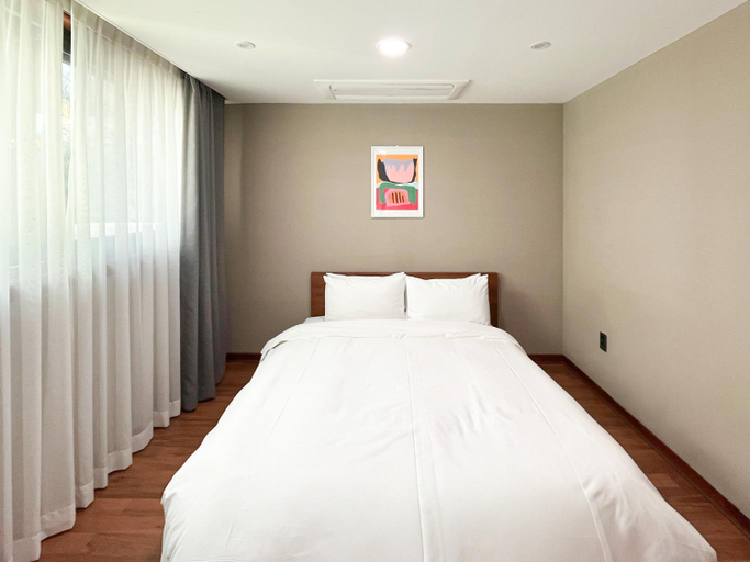Bedroom 2, Over The Mountain, Gapyeong