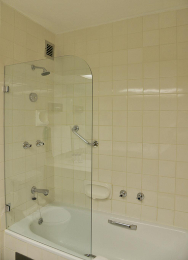 Bathroom 4, Cumberland Hotel, Cape Winelands