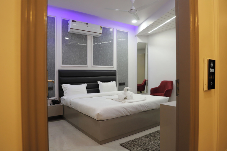 Room 3, Hotel The 9s, Sirsa
