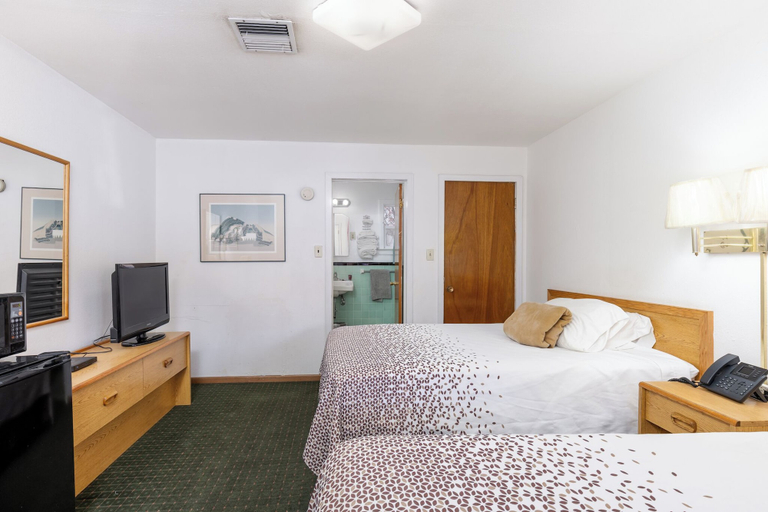 Bedroom 5, Holiday Motel, Elko