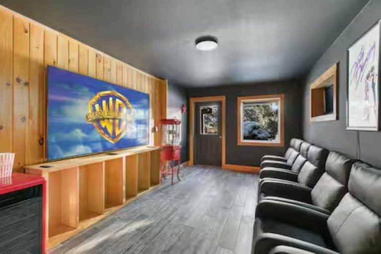 Interior, Red Feather Lodge, Greene