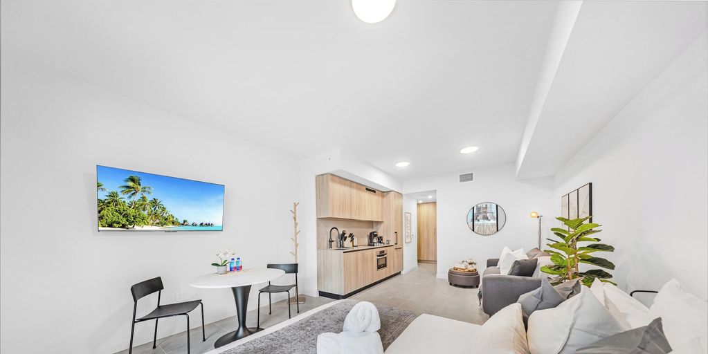 Room 1, Stunning Skyline Studio - 501 First DTW, Miami-Dade