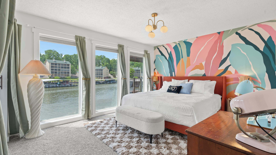 Room 4, Daylight Cove Lakefront Chic, Camden