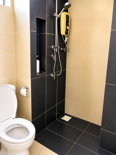 Bathroom 2, Comfy Homes Unit PacificTowers Wifi Parking Netflix Opp Jaya 1, Petaling Jaya