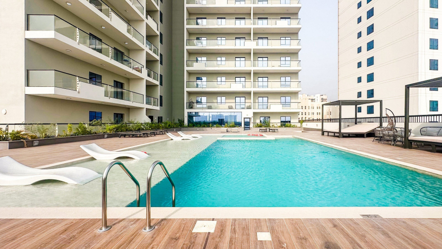 Pool, Stunning 1BR Luxury Apt with Pool View, Dubai