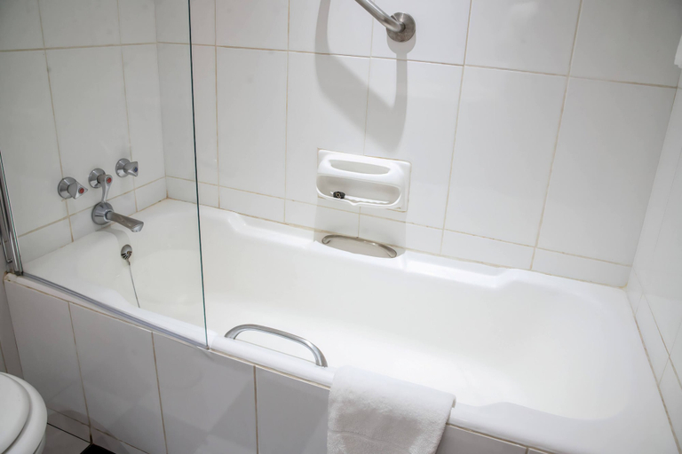 Bathroom 5, BON Hotel Bloemfontein Central, Mangaung