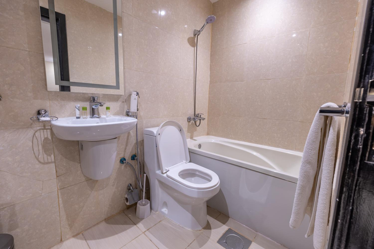 Bathroom 4, Al Muhaidb Al Takhassusi Abaqrino, Riyadh
