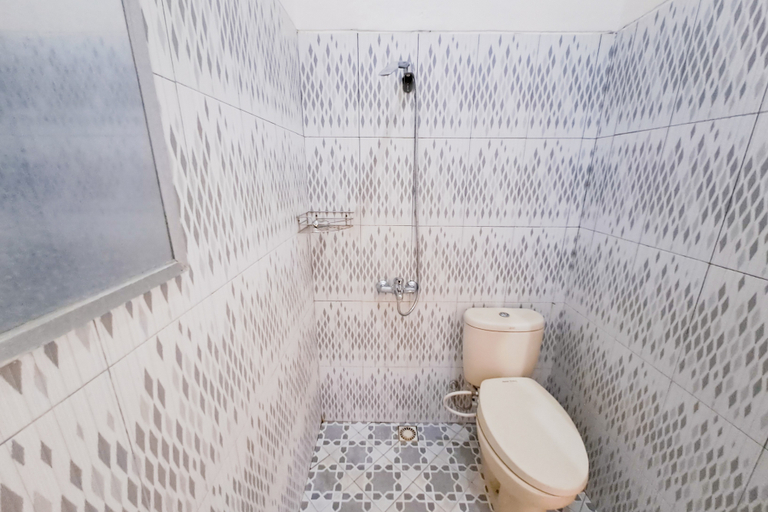 Bathroom 5, RedDoorz Syariah @ Labuhan Maringgai Lampung 2, East Lampung
