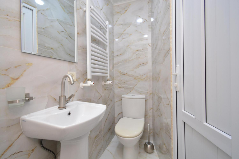 Shower 2, Soma Apart-Hotel, Yerevan