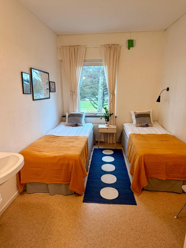 Bedroom 4, Hallestrand Vandrarhem - Hostel, Strömstad