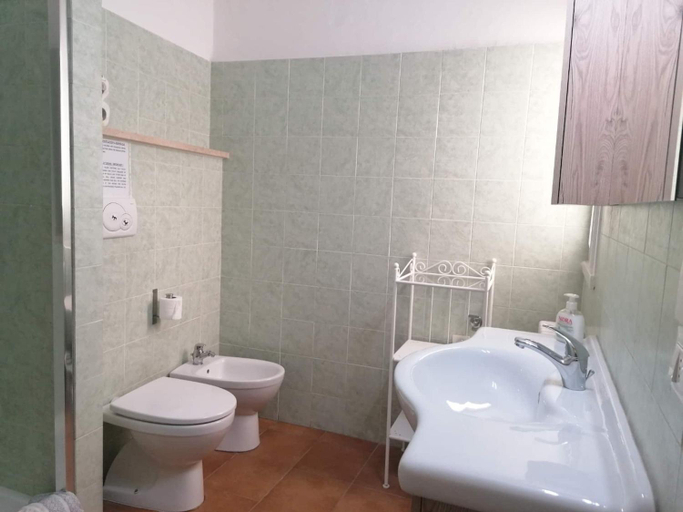 Bathroom 3, Sant'Antonino, Florence