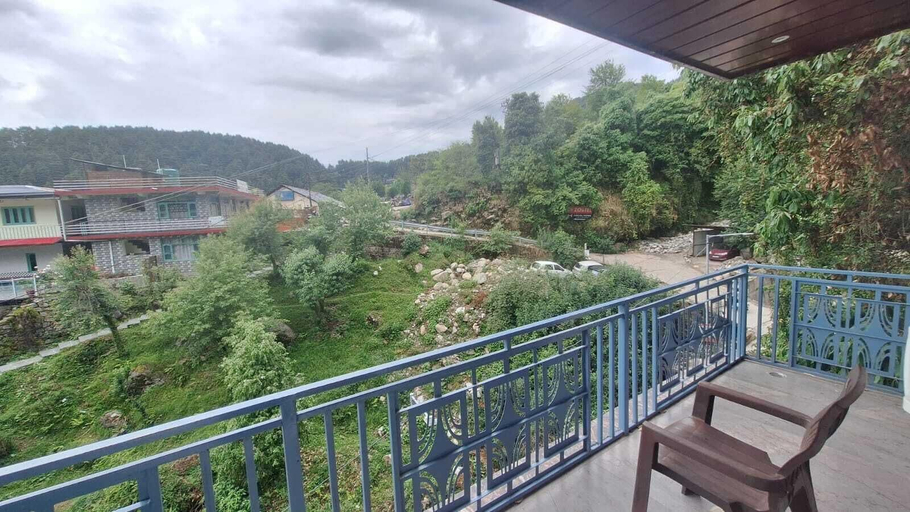 Property grounds 3, Hotel Summer Nest - Bhagsu Waterfall, Kangra