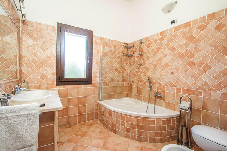 Bathroom 5, La Suara Manna, Olbia-Tempio